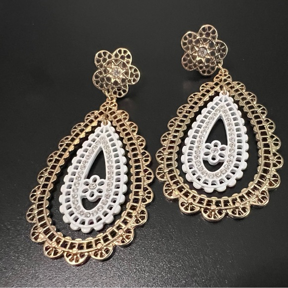 Jewelry - Filigree earrings
